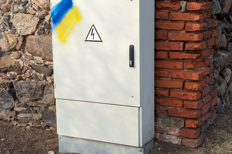Tall electrical distribution board with many circuits